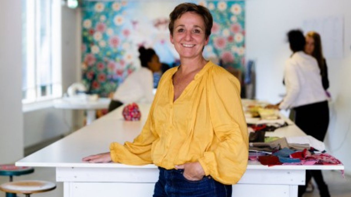 Meer vrouwen aan de top en in het bedrijfsleven? Ja! Sociale ondernemingen doen het. De sneak preview v/d Social Enterprise Monitor '21 laat zien dat 51% v/d managers bij #SocialeOndernemingen vrouw is en 47% v/d oprichters. #InternationaleVrouwendag #EerlijkeEconomie