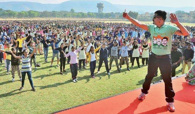 SHIFUJIJAIHIND's tweet photo. मेरा #मिशनप्रहार- मेरा निवेदन है भारत की हर बहन,बेटी,माँ से की आप कृपया ज्ञान,कला,शोहरत से ताक़तवर बनिए!अपने आत्मसम्मान के लिए लड़ना ज़रूर सीखिएगा! आपका एक भाई Masterशीफूजी Shifuji
#missionprahar #mastershifuji #Shifuji #happywomensday #womenempowerment
pc- #deekshastyle https://t.co/jgqu8xsQhg