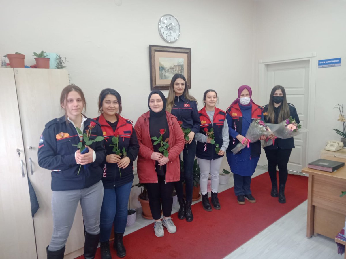 Trabzon İtfaiyesinin kadın çalışanları başta olmak üzere bütün kadınlarımızın 8 Mart Dünya kadınlar günü kutlu olsun. #8martdunyakadinlargunu