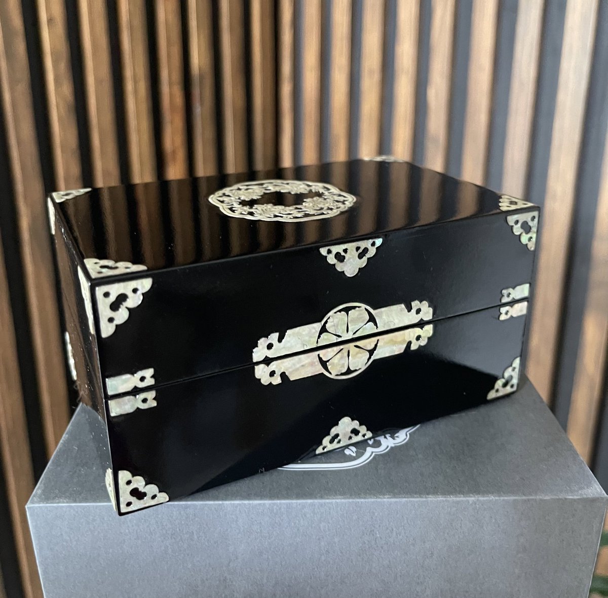 extremely happy mail day!!! 

thank you so much <a href="/AyudaNiAnne/">anne is busy booking for delivery</a> for securing this music box 🥺 super duper beautiful 💕