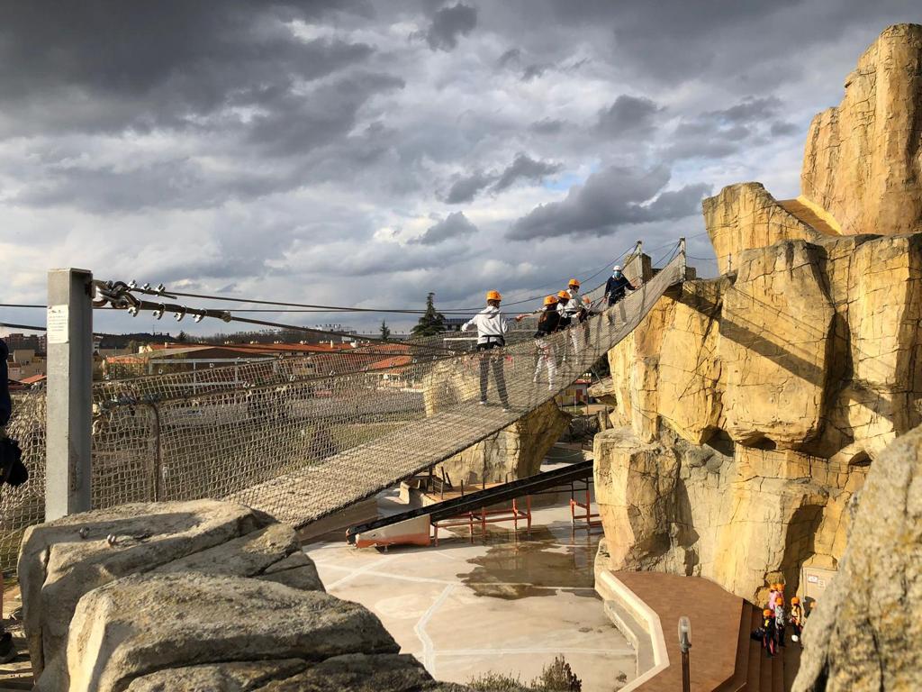 Alumnos del programa bilingüe disfrutan esta semana de una experiencia de inmersión el La Roca ¡Disfrutadlo mucho!