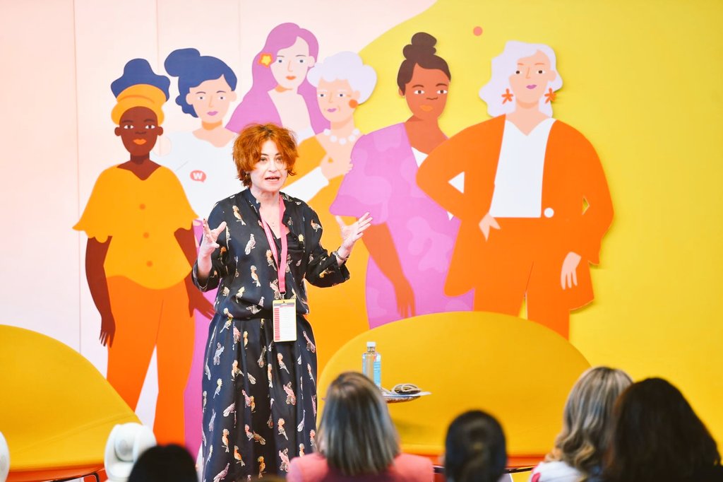 "Confía en tu idea. Confía en ti", mensaje de María Peña Mateos, Consejera Delegada del <a href="/ICEX_/">ICEX</a> a todas las mujeres en el #8M2022 
#MujeresAmazon