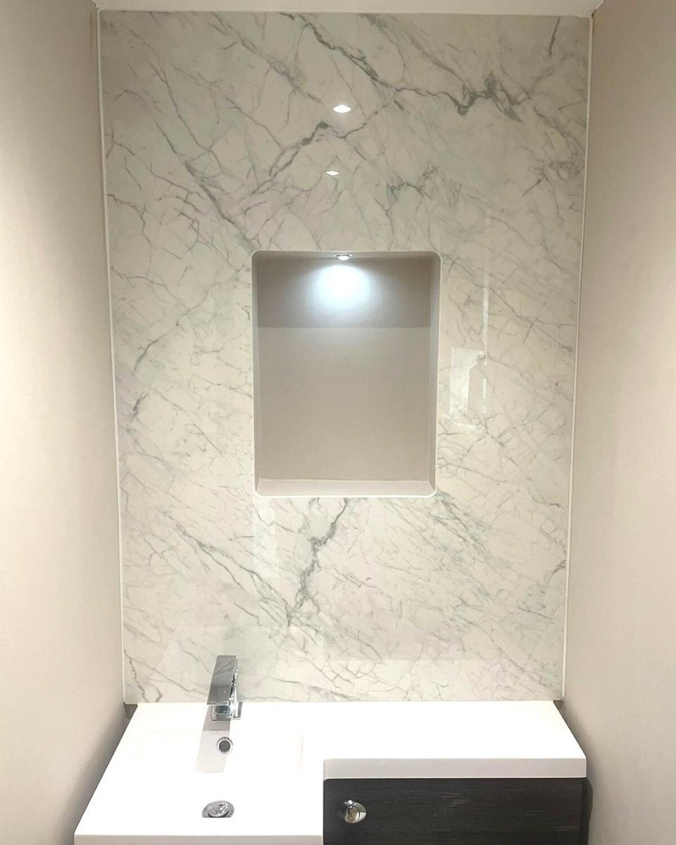 Statuario Venato quartz. Perfect for bathrooms and restrooms

#quartz #bathrooms #restrooms #quartzworktops #interiorstyling #granite #marble #fabricators #coggeshall