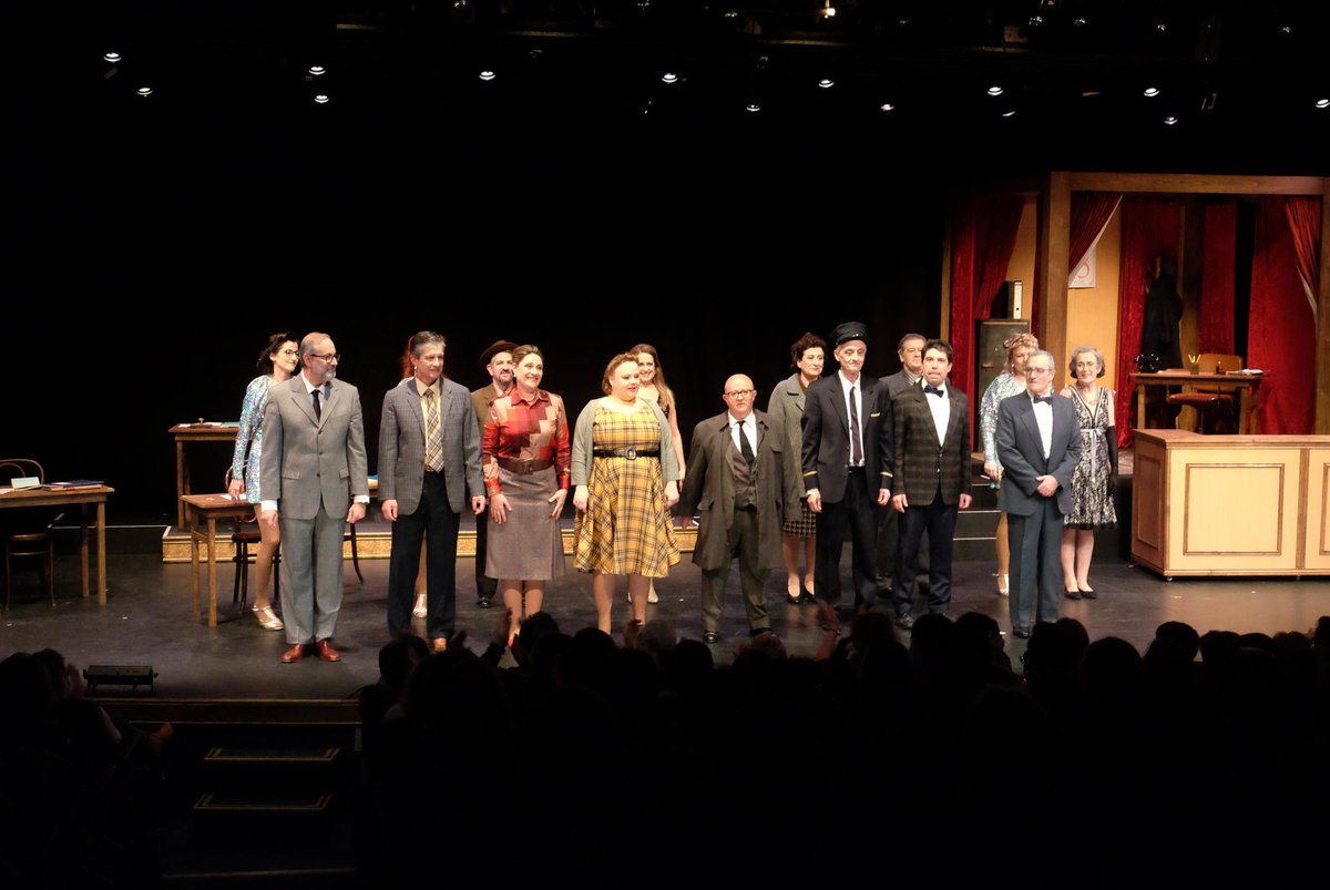 icaib's tweet photo. Increíble la representación de la obra "Atraco a las 3" por parte del Grupo de Teatro José Miguel del Campo. Lleno absoluto en los dos días de función. Enhorabuena por el gran trabajo y gracias por regalarnos tantas risas. ¡Un éxito! 🎭👏🏼 https://t.co/9lUvzhVmCx