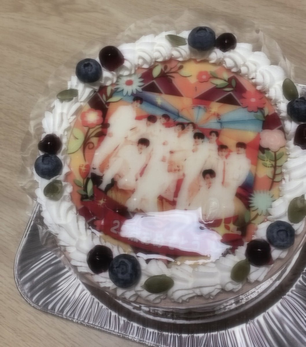 matcha__ice_1's tweet photo. 親がトレジャーの誕生日ケーキ用意しといてくれた🥺 https://t.co/3FRJTquI6G