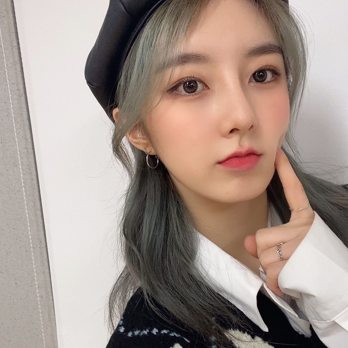 JuhyeonFR's tweet photo. ↳『 UCube 』『 04.12.21 』

[📸] 

Sumit! 💜

Comment était le Jju Karaoke d'aujourd'hui ?

#LIGHTSUM #라잇썸 
#주현 #JUHYEON 
#LightAWish #라잇어위시 #VIVACE

@CUBE_LIGHTSUM https://t.co/YjVDXbzRkz