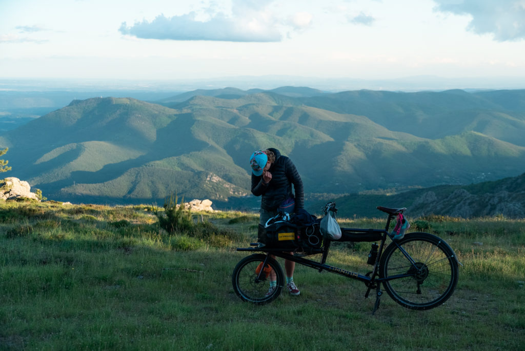 Notre documentaire “Les échappées” arrive, et nous sommes fières de le montrer pour la 1ère fois et en avant-premiere vendredi, à des collégiens et collégiennes de Picardie. La suite arrive bientôt, avec des projections un peu partout en France au printemps et à l’été 🔥