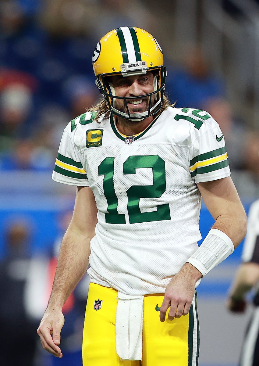 YahooSports's tweet image. 🚨 Aaron Rodgers and the Packers have agreed to a 4-year, $200M deal that makes him the highest-paid player in NFL history, per @RapSheet.

➡️ yhoo.it/3sTNrev