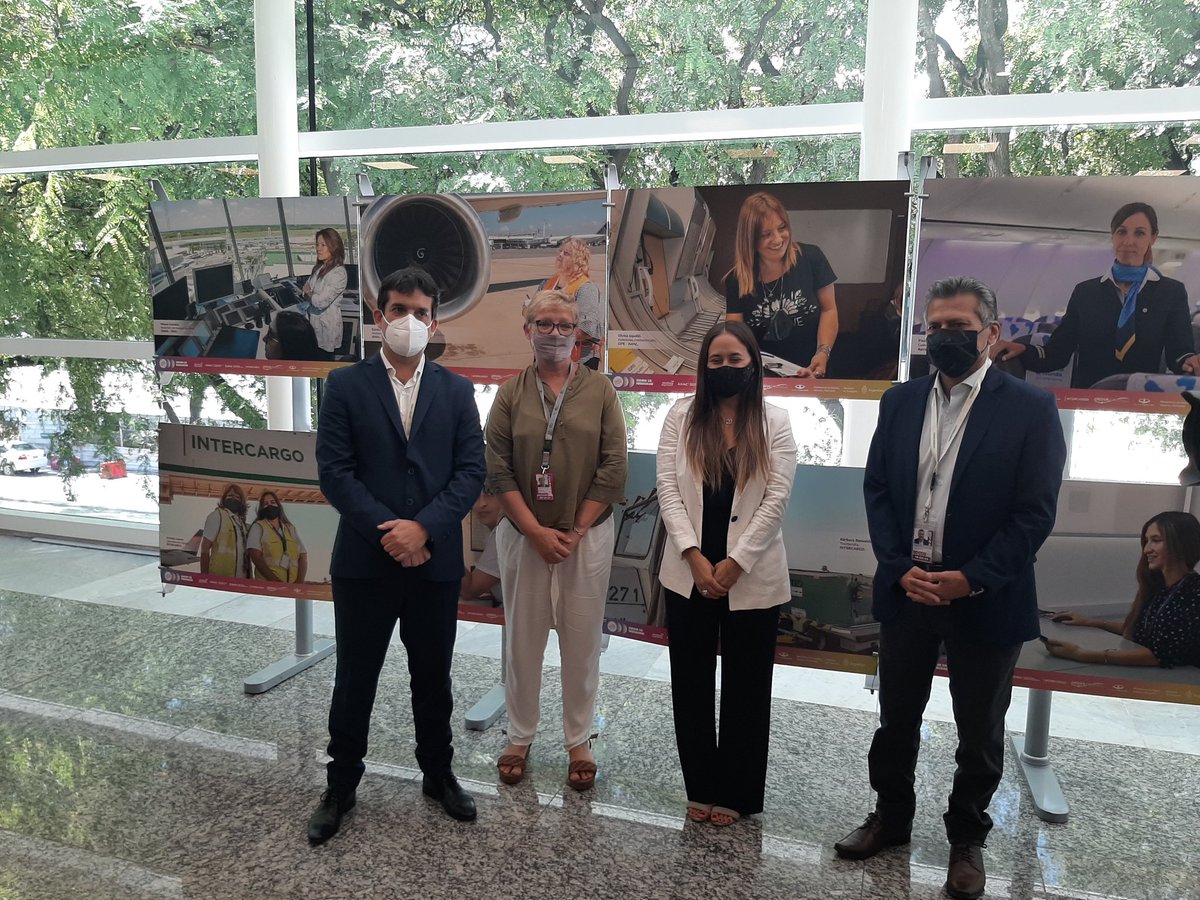 intercargoARG's tweet photo. En conmemoración por el dia internacional de la mujer se inauguró en el primer piso del aeroparque metropolitano la muestra fotografica "Somos Aeronáuticas" con la intensión de representar a traves de imagenes el rol protagónico de las mujeres aeronáuticas en nuestro pais.
#8M https://t.co/jjtMYvVoya