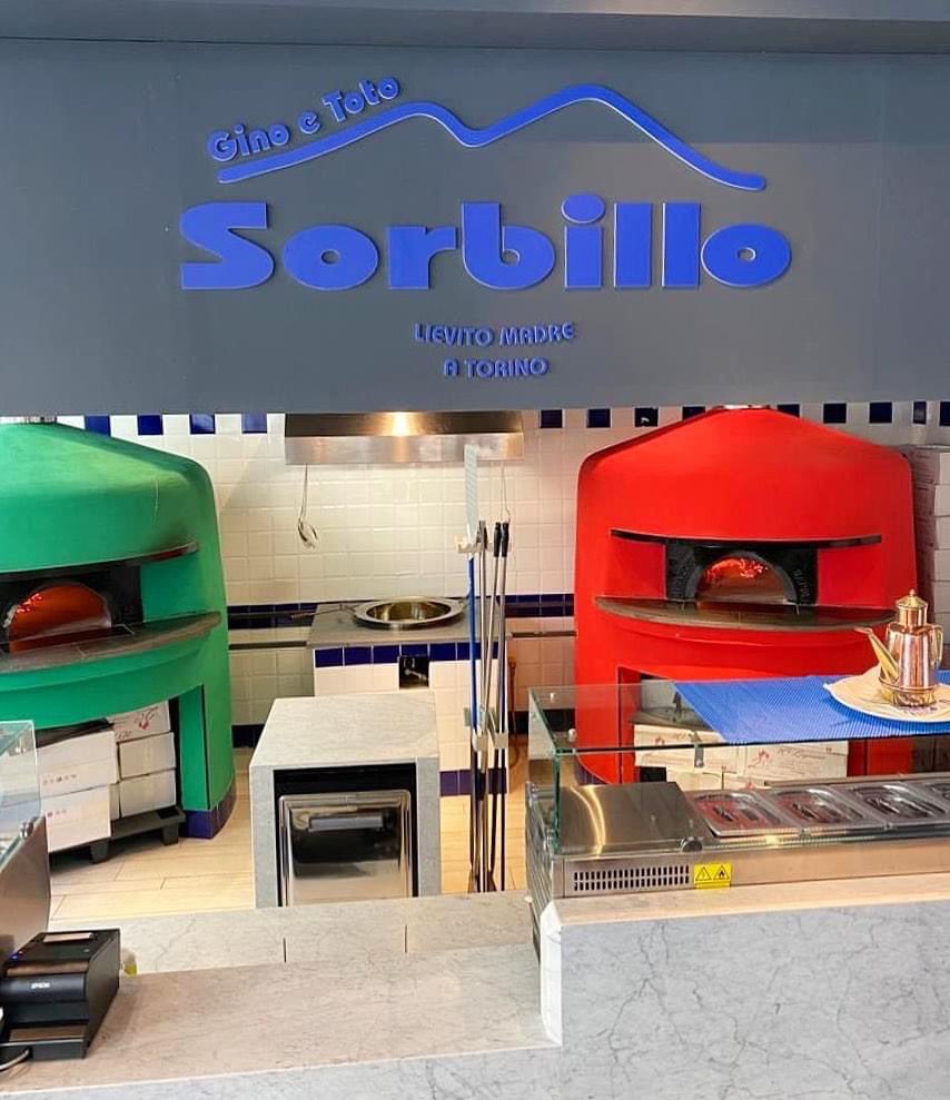 Mercoledì 9 Marzo alle 19:00 finalmente si apre Sorbillo al centro di Torino in Via Bruno Buozzi 3 angolo Via XX Settembre. Vi aspettiamo numerosi per una degustazione free di pizze, birre e bollicine 🍕Non mancare e #Passaparola ! <a href="/StampaTorino/">La Stampa Torino</a> <a href="/torinotoday/">Torino Today</a> <a href="/TgrRaiPiemonte/">Tgr Rai Piemonte</a>