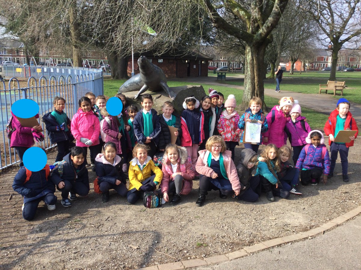 LakesidePrmY2's tweet photo. Year 2 went in search of Billy the Seal and found him next to the Splash Park at Victoria Park!😀🦭 https://t.co/WuNHhNNpKK