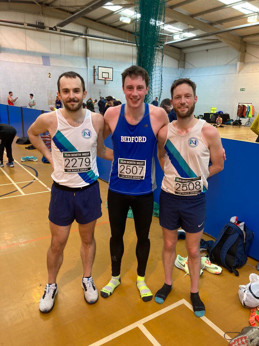AMillbery's tweet image. 30:48 (PB) [15:21/15:27] at Trafford 10K (@RunnorthwestRun) this weekend, a big step up from my last one in Valencia 2019 (32:49). 

S/O to the boys in the training group helping build towards this all winter &amp;amp; PB’s all round for the lads👏🏼 @vphthac @RUN2Performance