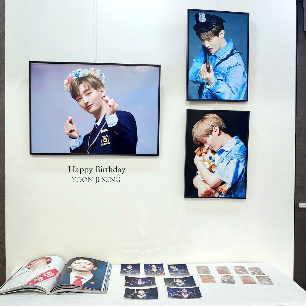 ltmy6942's tweet photo. @Springday91 혐생으로 못갈뻔했는데 갈 수 있어서 다행이였다 오랜만에 카페방문했는데 엄청 많은 지룽이가 있어서 너무 좋았당!! 쿠키도 넘 귀여워서 하나는 오래보관하고 먹을려고 두개샀징!! 또 먹고싶었는데...넘 적게사와서 아쉽다..ㅠ
#HBD_YJS
#hello_my_springday
#우리_지성이_생일_축하해 https://t.co/ehO0S5X9op