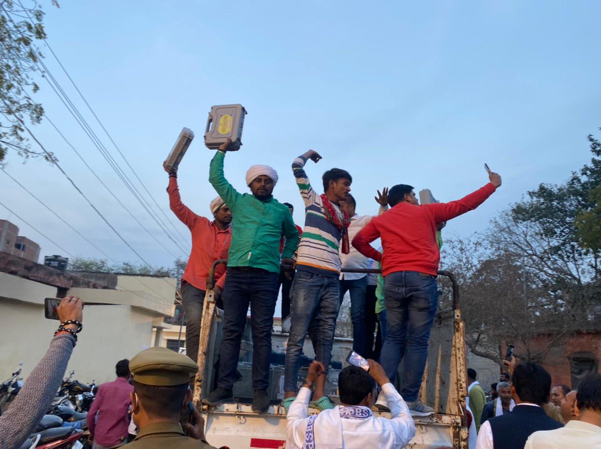 #लोकतंत्र_बचाओ_ईवीएम_बचाओ_उप्र_चुनाव
जय अखिलेश तय अखिलेश
<a href="/yadavakhilesh/">Akhilesh Yadav</a>
<a href="/MediaCellSP/">Samajwadi Party Media Cell</a>
<a href="/dimpleyadav/">Dimple Yadav</a>
@samajwadipradip
<a href="/BhadauriyaAnand/">Anand Bhadauria</a>
<a href="/juhiesingh/">Juhie Singh</a>
<a href="/RajpalS67708862/">ADV Rajpal Singh</a>
<a href="/proframgopalya1/">Prof. Ram Gopal Yadav</a>
 <a href="/jayantrld/">Jayant Singh</a>
<a href="/oprajbhar/">Om Prakash Rajbhar</a>
<a href="/shivpalsinghyad/">Shivpal Singh Yadav</a>
<a href="/samajwadiparty/">Samajwadi Party</a>
<a href="/anuragspparty/">Dr Anurag bhadouria</a> kjhgg