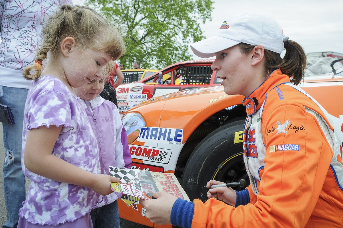 NASCARCanada_'s tweet photo. To all the Wives, Mothers, Daughters, Sisters, Female  Drivers, Crew Members, Officials, and Fans in the #NASCARPintys Series and in racing...

Happy #InternationalWomensDay 💕 https://t.co/QSmklcrOj5