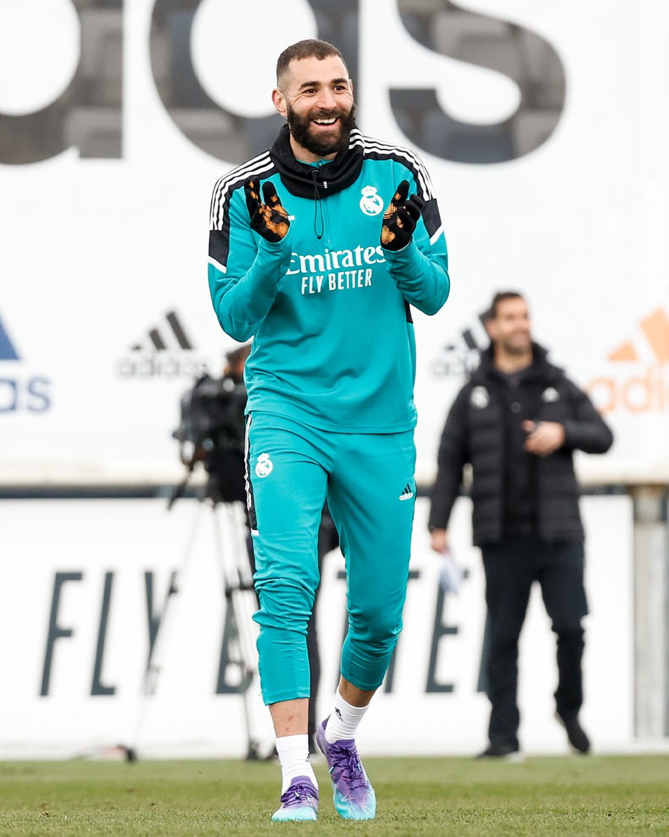 realmadrid's tweet photo. 😄
👏 https://t.co/4dEvwmOXzx