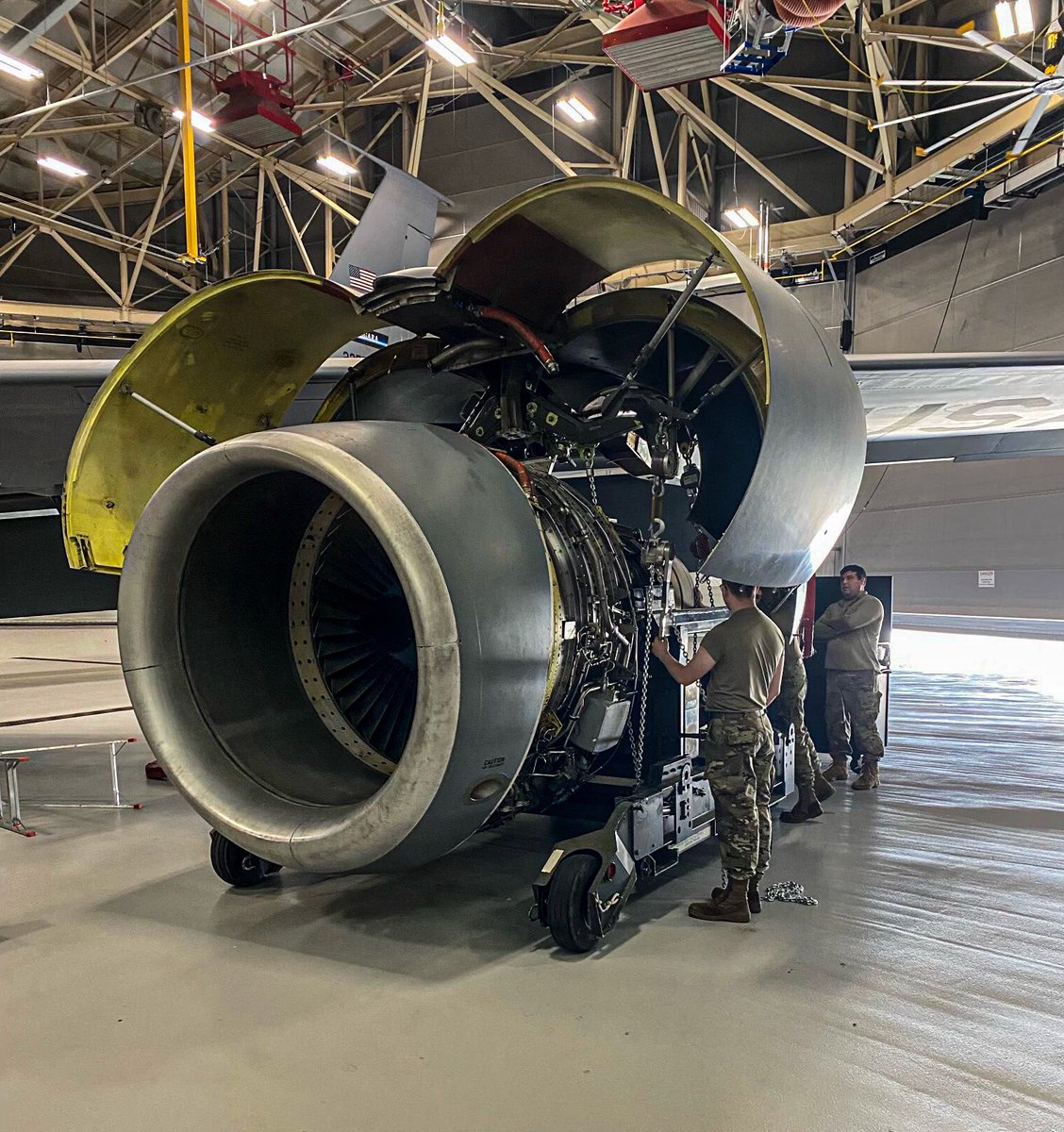 MX dropping an engine for an inspection. 📸 by Lt. Col. Al Knapp #engineering #aviation