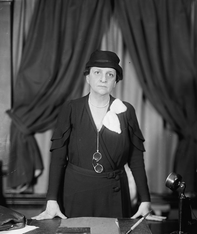 pace_sunrise's tweet photo. #WomensHistoryMonth - Frances Perkins became the 1st woman appointed to a presidential Cabinet when she was sworn in as Secretary of Labor on March 4, 1933.

https://t.co/FRkP1yaUA9 https://t.co/dEZ8BgutIa