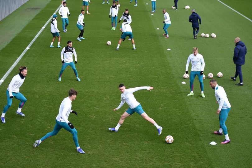 City_Chief's tweet photo. #ManCity had 23 players present for training ahead Sporting. Full list:

Ederson, Carson, Walker, Egan-Riley, Charles, Stones, Mbete, Laporte, Zinchenko, Rodri, Fernandinho, Gundogan, McAtee, Bernardo, De Bruyne, Kayky, Delap, Jesus, Edozie, Sterling, Mahrez, Foden, Grealish. https://t.co/4dz2P0JmVR