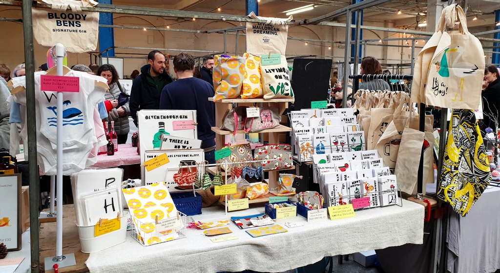 Day 8 #marchmeetthemaker is Best Decision:  One of the best decisions I made was to really invest in my market stall set-up display. 
Here's one of my @pexmas stalls.
⁠
⁠#marchmeetthemaker2022 #craftmarket #indiebiz #shopsmall #pexmas #peckham #southlondon  
⁠