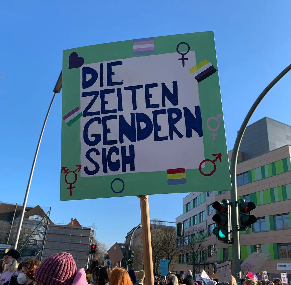 Just_fenix_'s tweet photo. SchΓΆnen internationalen Frauentag β
#FeministischerKampftag #berlin #demo #queer #LBGTQplus https://t.co/a5Ljnhe0ke