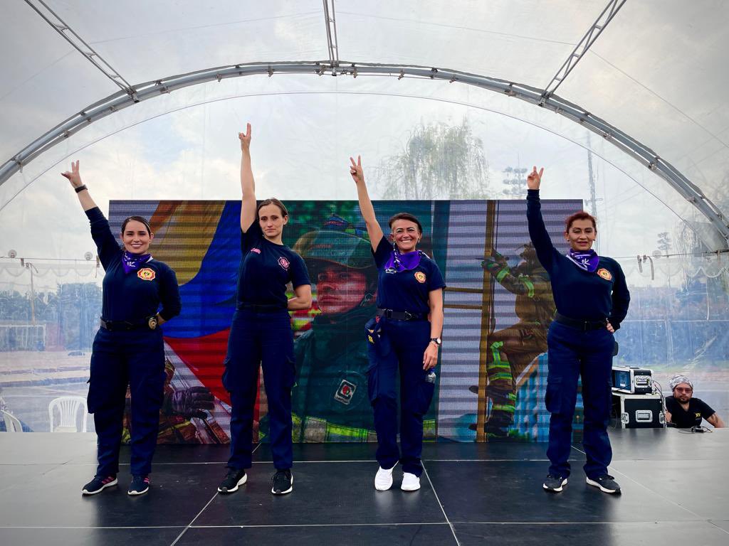 BomberosBogota's tweet photo. Cuatro de nuestras bomberas, son la representación de las #MujeresGuerreras de nuestra entidad. Ellas, fueron invitadas a participar en el evento organizado por la @DNBomberosCol y @MinInterior para compartir un espacio en conmemoración de su día. https://t.co/ITpxWMRreA