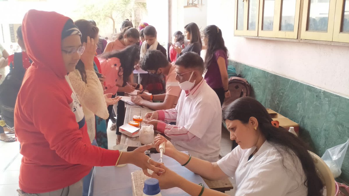 AbvpDeogiri's tweet photo. जळगाव येथील अभाविप डॉ. बाबासाहेब आंबेडकर नगराच्या वतीने महिला दिनाच्या औचीत्याने डॉ. अण्णासाहेब जी. डी. बेंडोळे महिला महाविद्यालय येथे हिमोग्लोबिन तपासणी शिबीर व महिला आरोग्य विषयावर मार्गदर्शन करण्यात आले.
#abvpdevgiri
#InternationalWomensDay https://t.co/gV6z7XiPBD