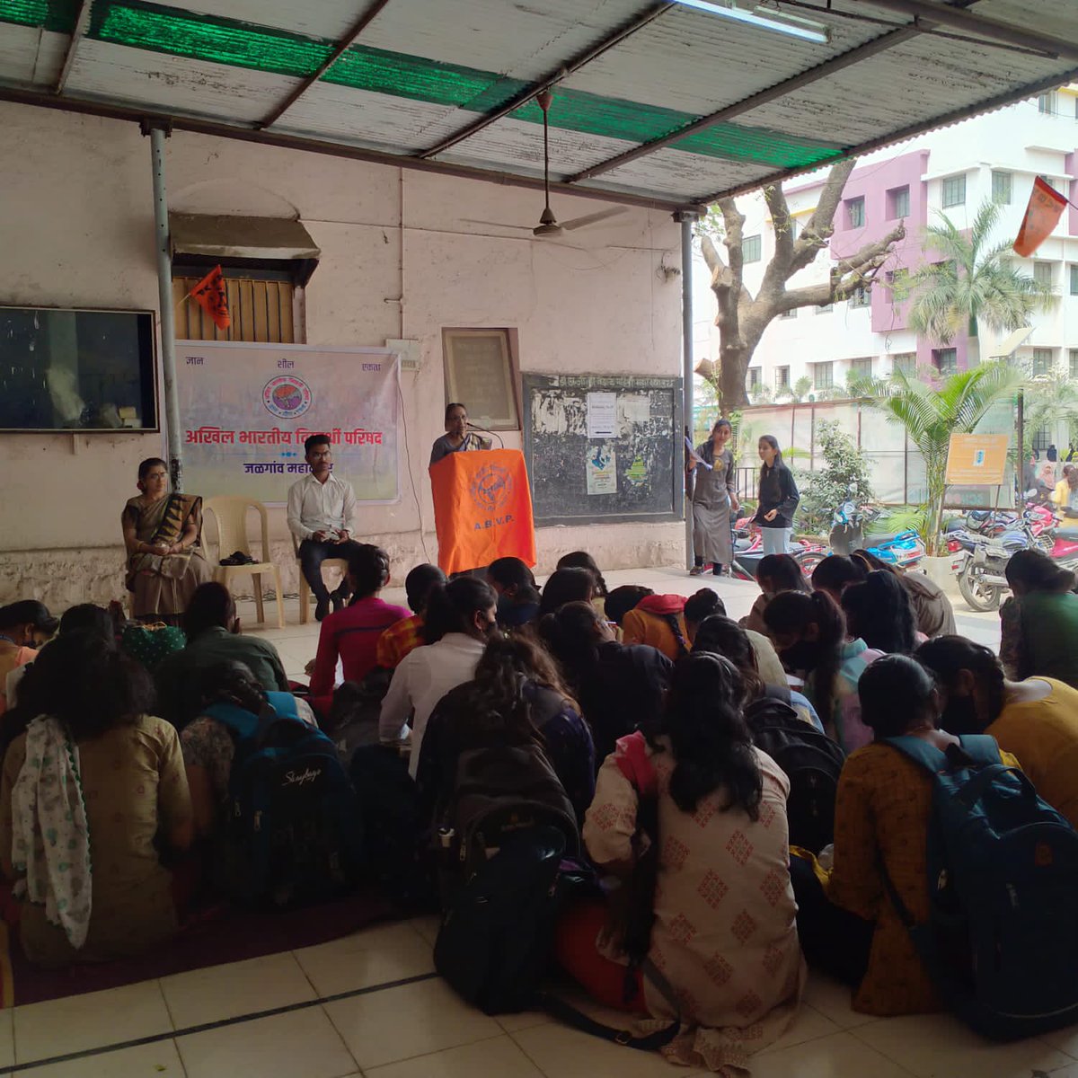 AbvpDeogiri's tweet photo. जळगाव येथील अभाविप डॉ. बाबासाहेब आंबेडकर नगराच्या वतीने महिला दिनाच्या औचीत्याने डॉ. अण्णासाहेब जी. डी. बेंडोळे महिला महाविद्यालय येथे हिमोग्लोबिन तपासणी शिबीर व महिला आरोग्य विषयावर मार्गदर्शन करण्यात आले.
#abvpdevgiri
#InternationalWomensDay https://t.co/gV6z7XiPBD