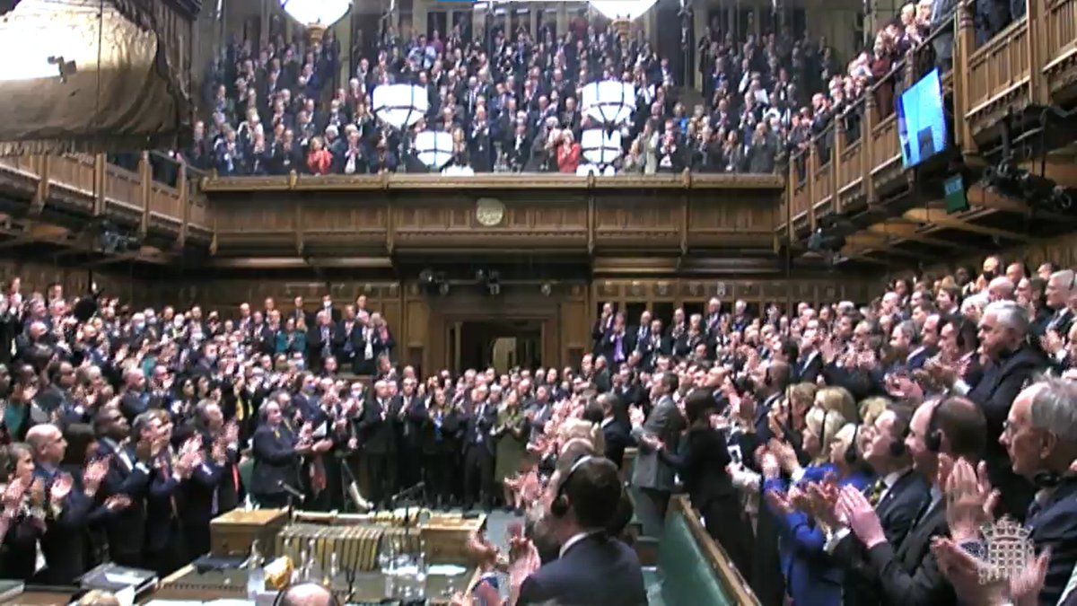 Турецкое правительство. Министр в парламенте. Глава парламента в британии. В выступлении перед парламентом лидер страны. Зеленская выступает в британском парламенте.