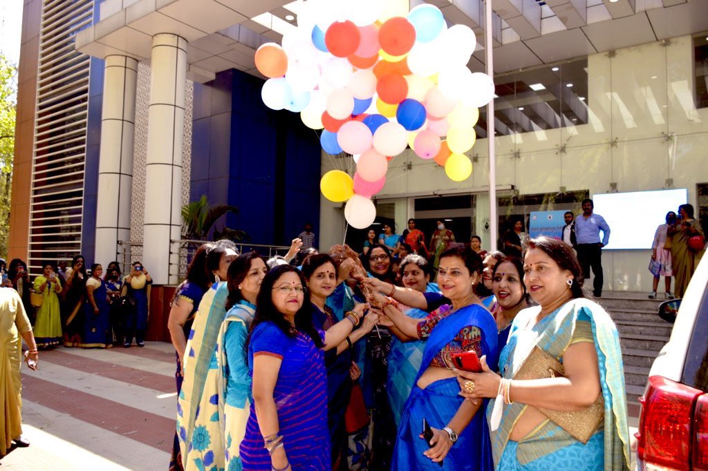 CCLRanchi's tweet photo. She inspires, cares and makes universe a better place.

#TeamCCL celebrates #InternationalWomensDay2022

A crèche was inaugurated on the occasion.

Various inspiring stories were shared and the female employee’s were felicitated for their achievement’s. #AzaadiKaAmritMahaotsav https://t.co/uOuasXZhKW