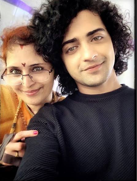 W-wonderful wife O-outstanding friend M-marvelous daughter A-adorable sister N-nurturing mother Happy women's day!🤩🌍💫✨✌🏻 @Beatking_Sumedh