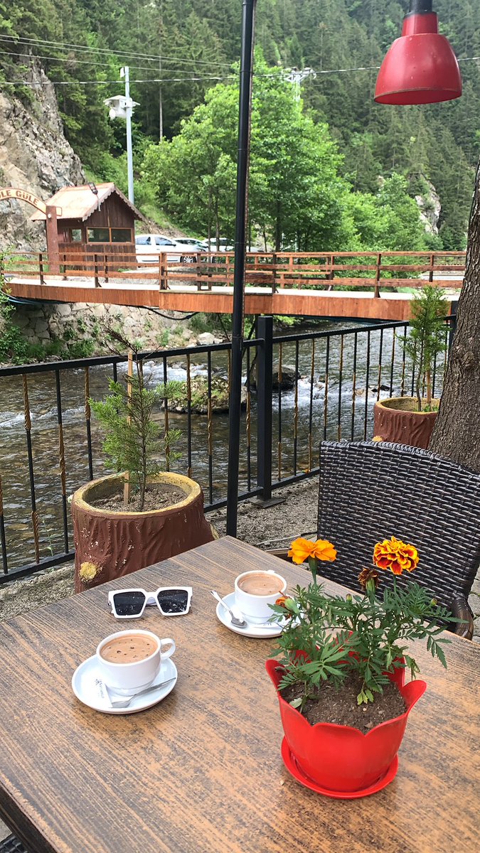 قهوة في المكان الصح ومع الشخص الصح ♥️