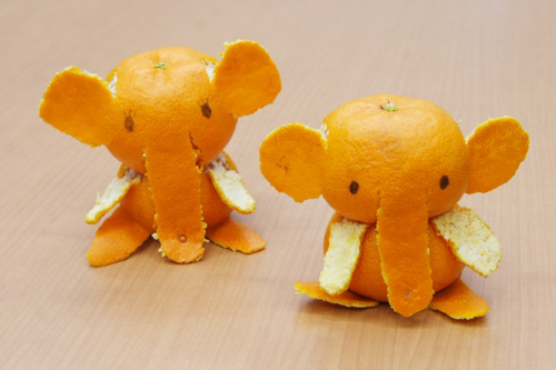 presentcorrect's tweet photo. 'Mikan art' is the seasonal celebration of the mandarin season, using the peel to create animals, objects &amp; whatever takes your fancy.
#みかんの皮アート

https://t.co/GerlEJHBGr
https://t.co/QbcxVTfF9O https://t.co/epOMJRVlXg