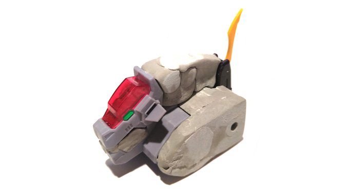 キングゴウザウラーの背中が出来てきた時でした
(本当にそれでいいのか) 「だ…誰だ!」
(私は心の中のお前だ)
「何が言いたい!」
(マグナの胴体)
「あれを背負わせろと」
(本当に今のままで3体合体してると言張れるならな)
「ぐ…」

って事で
#熱血最強ゴウザウラー #エルドランシリーズ 