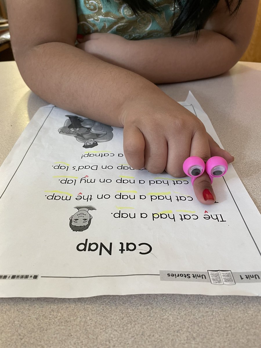KBocciardi's tweet photo. Always more fun to read with scary fingers and googly eyes 👀 @OtterBias @JoTysor @oakgrovees #itsbetterinthegrove https://t.co/ZzLeyY3iZf