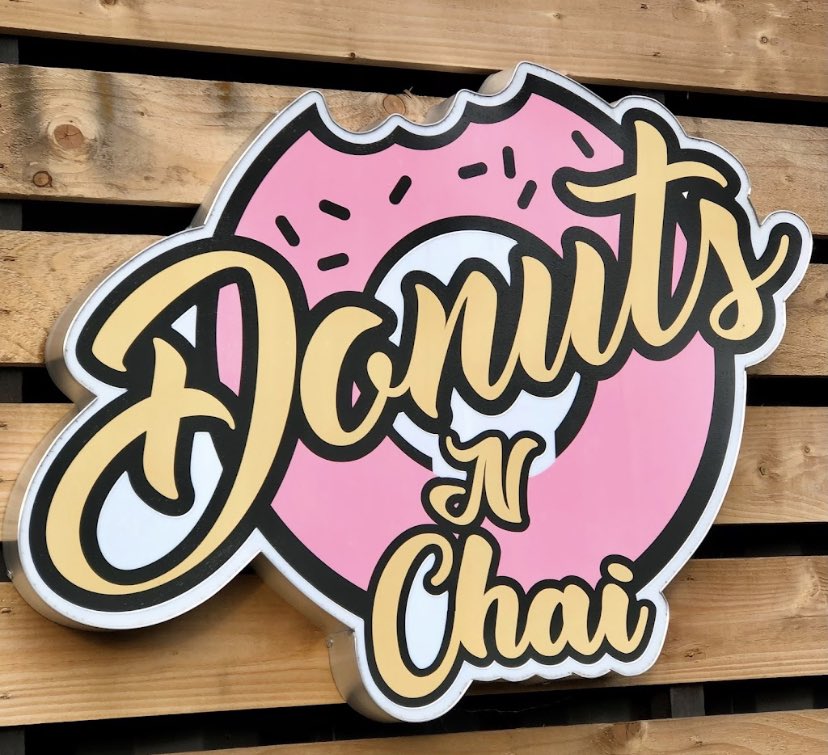 yfdesigns_'s tweet photo. I took part in designing this logo for a new starting café called “Donuts N Chai”. I experimented using different colour palettes in order to find the perfect colours that match the business theme 💕🍩🫖! https://t.co/qd8KCnZztD