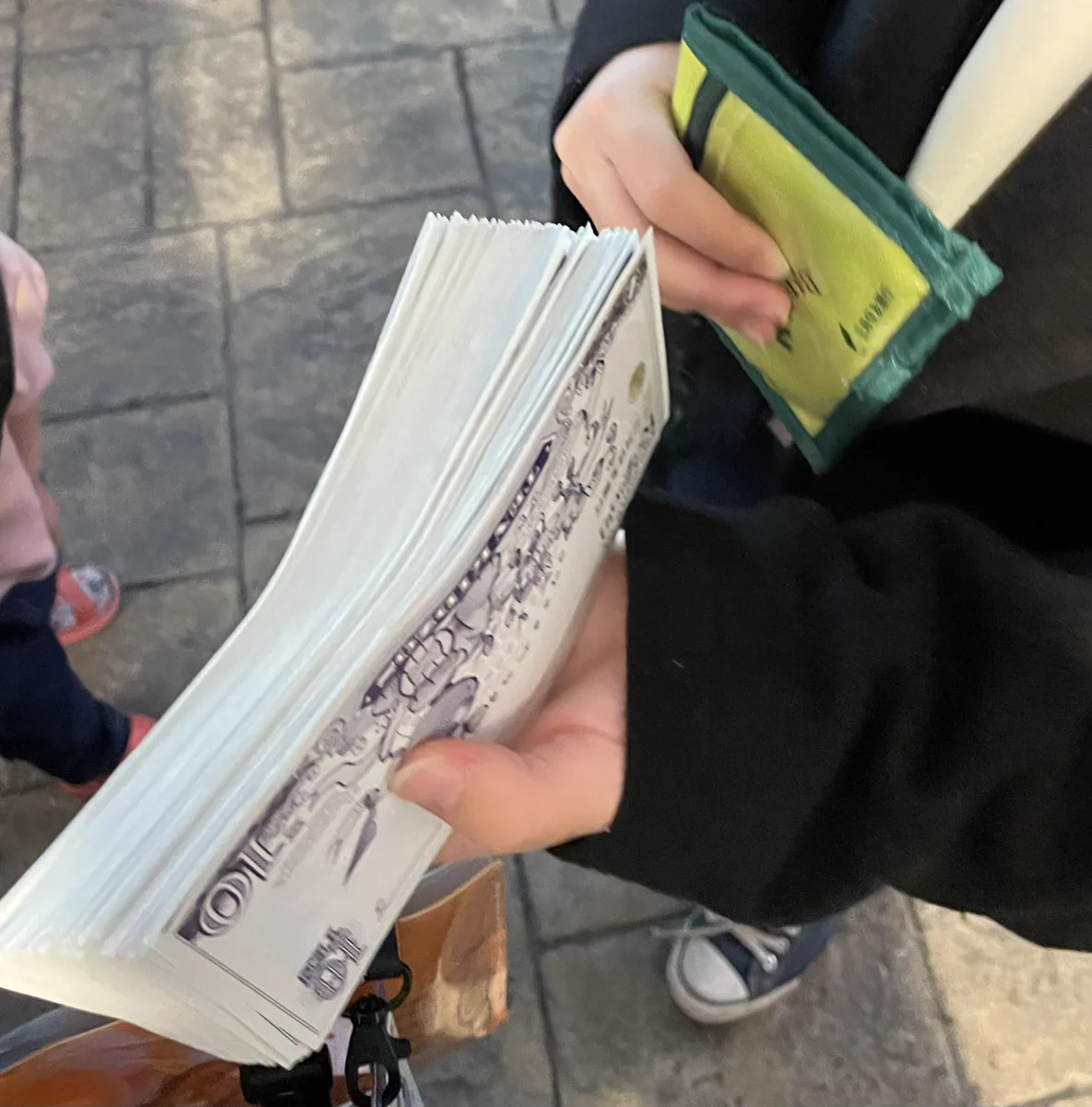 キッザニアの通貨。12年ぶりに引き出したら、驚くほどの札束となって返ってきた！