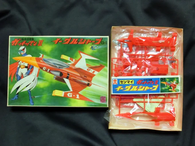 倉庫からガッチャマンⅡのイーグルシャープのキットを発掘。
パイロットの脱出ギミックは凝ってるけど「ここまでしなくちゃいけないの?」って感じのギミックですね😄
それとセル画プレゼントも内容を読むとちょっと「?」な感じが。
放映用のセル画じゃないって事かな?
#ガッチャマン
#バンダイ 
