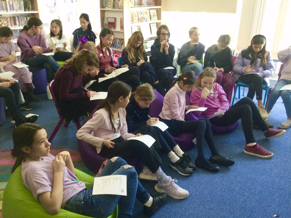 QG_Library's tweet photo. Yr6 are watching the #YoungSciBooks Awards Ceremony and excitedly answering the book questions. We ❤️ that 4/6 shortlisted books were written by women and cannot wait to learn which book has won! 📚🏆🔭🔬🦠🧬🧪💻🪴🌎🌻 #InternationalWomensDay #WomeninScience #STEM https://t.co/54AA8GWIdq