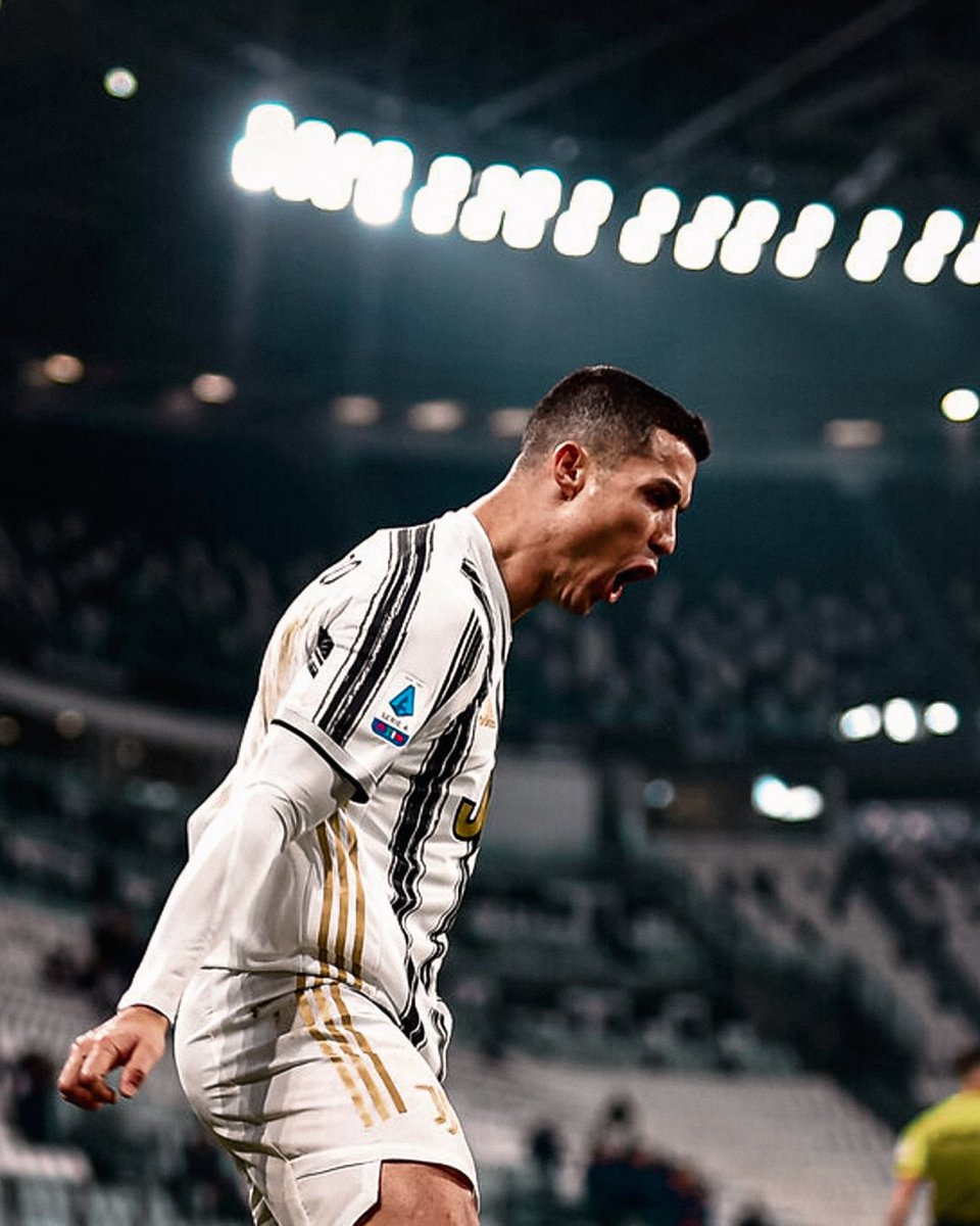 RonaldoW7_'s tweet photo. Thread on why Ronaldo is better Player than Messi. https://t.co/QYJNZWwUuO