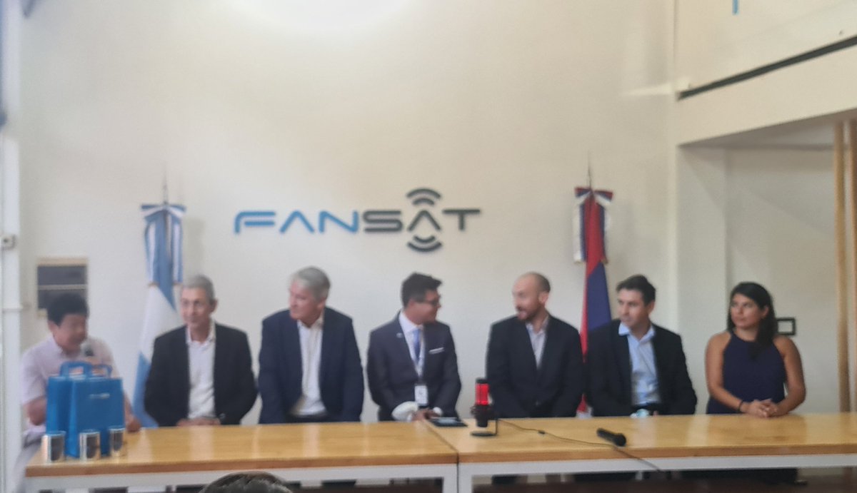 canuve's tweet photo. Ahora participamos del lanzamiento #FANSAT división I+D de producción de Nano satelites de #Faniot en la ciudad de Oberá.
@PIIPmisiones
@herrerayflia
@rovira_carlos
@LaloStelatto
@aguilarclaudiok
@UNaMTransmedia https://t.co/yOpD53kJB6