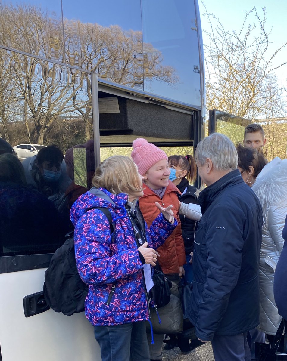 EuroMetroMetz's tweet photo. Bienvenue à nos amis Ukrainiens ! 🇺🇦

Arrivée des premiers réfugiés Ukrainiens au Centre Saint Symphorien ! Près de 240 personnes ont étés acheminées par le convoi affrété par la @MairiedeMetz et l’Eurometropole ! 🚌 https://t.co/hsAKHrvaB4