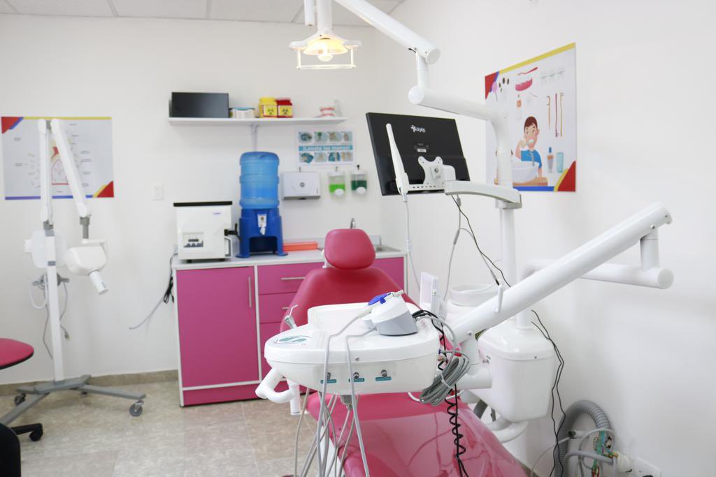 GobCoacalco2022's tweet image. ¡Ya está aquí el Seguro Popular Municipal! Para cuidar la salud de las familias coacalquenses se inauguró la primera clínica ubicada en Rinconada San Felipe, en la cual se brindarán servicios gratuitos de Medicina General, Dental, Optometría y Laboratorio Clínico.