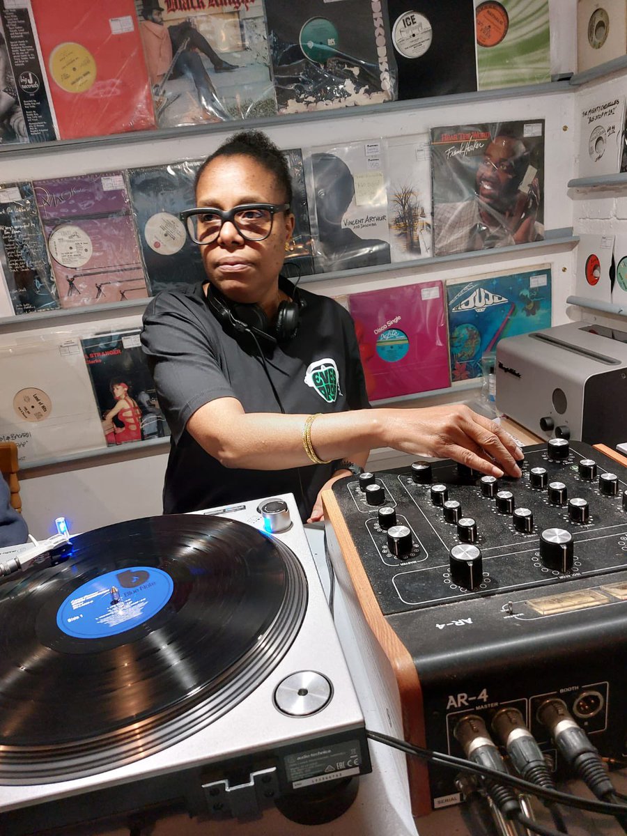 CollectiveEves's tweet photo. I’m @DJ_Tunesmith and I’m a member of the 16-strong group @CollectiveEves. Our mission is to encourage and support all women to be seen and heard behind the decks and on the mic ❤️✨

#iwd 
#evesdrop 
#iwd2022
#womeinmusic 
#djs 
#collectivesdjs 
#evesdropcollective
#evesdropdjs https://t.co/f8txs8ezYT
