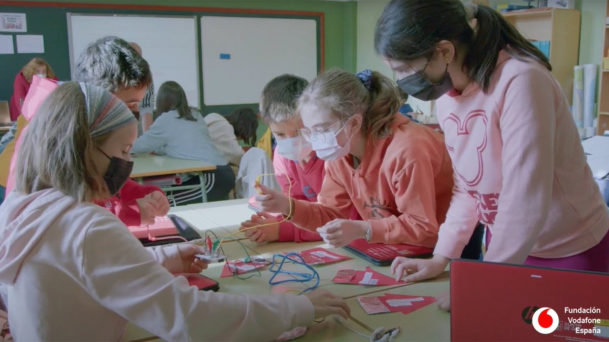 FundVodafone's tweet image. Educamos en competencias digitales para que niñas y jóvenes puedan acceder al mercado tecnológico y así, garantizar la igualdad de oportunidades.

🔺 Con programas como #DigiCraft y #ProjectLab apostamos por una formación en competencias digitales que construye el futuro.
#8M2022