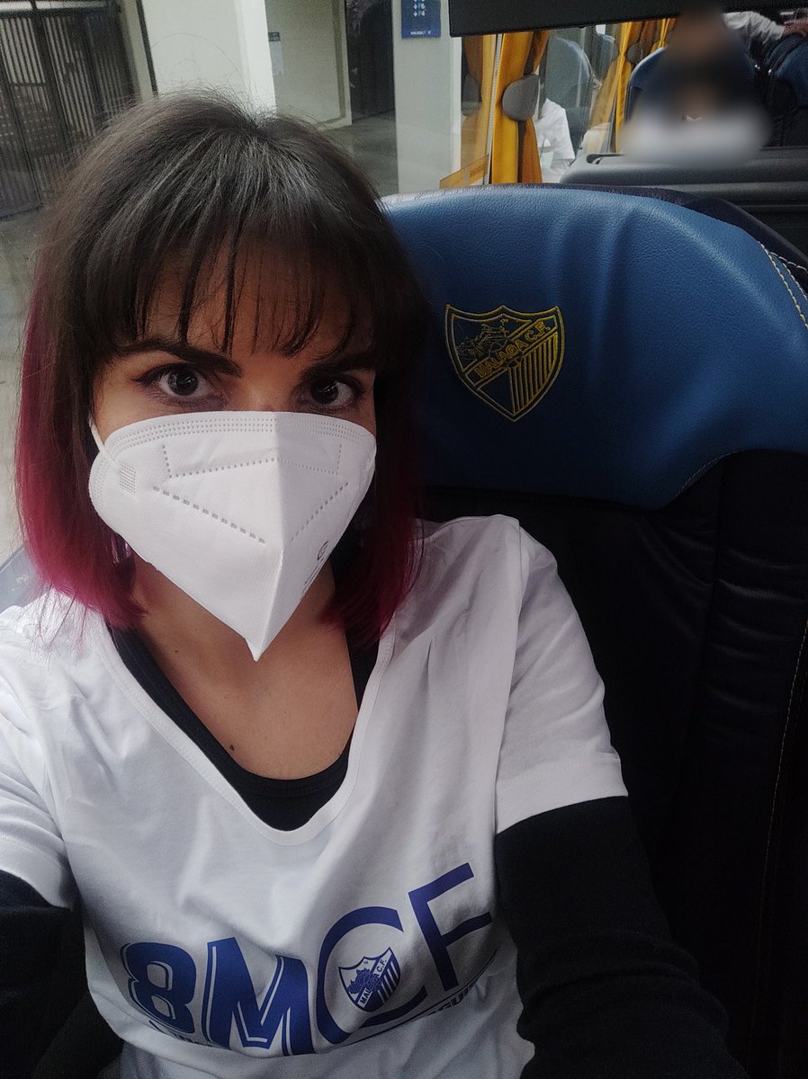 RakeVerdugo's tweet photo. Ya de vuelta en el bus del @MalagaCF en esta jornada para el #8MCF. Ha estado muy guay, con regalitos incluídos 😊 https://t.co/CCz2sob9XA