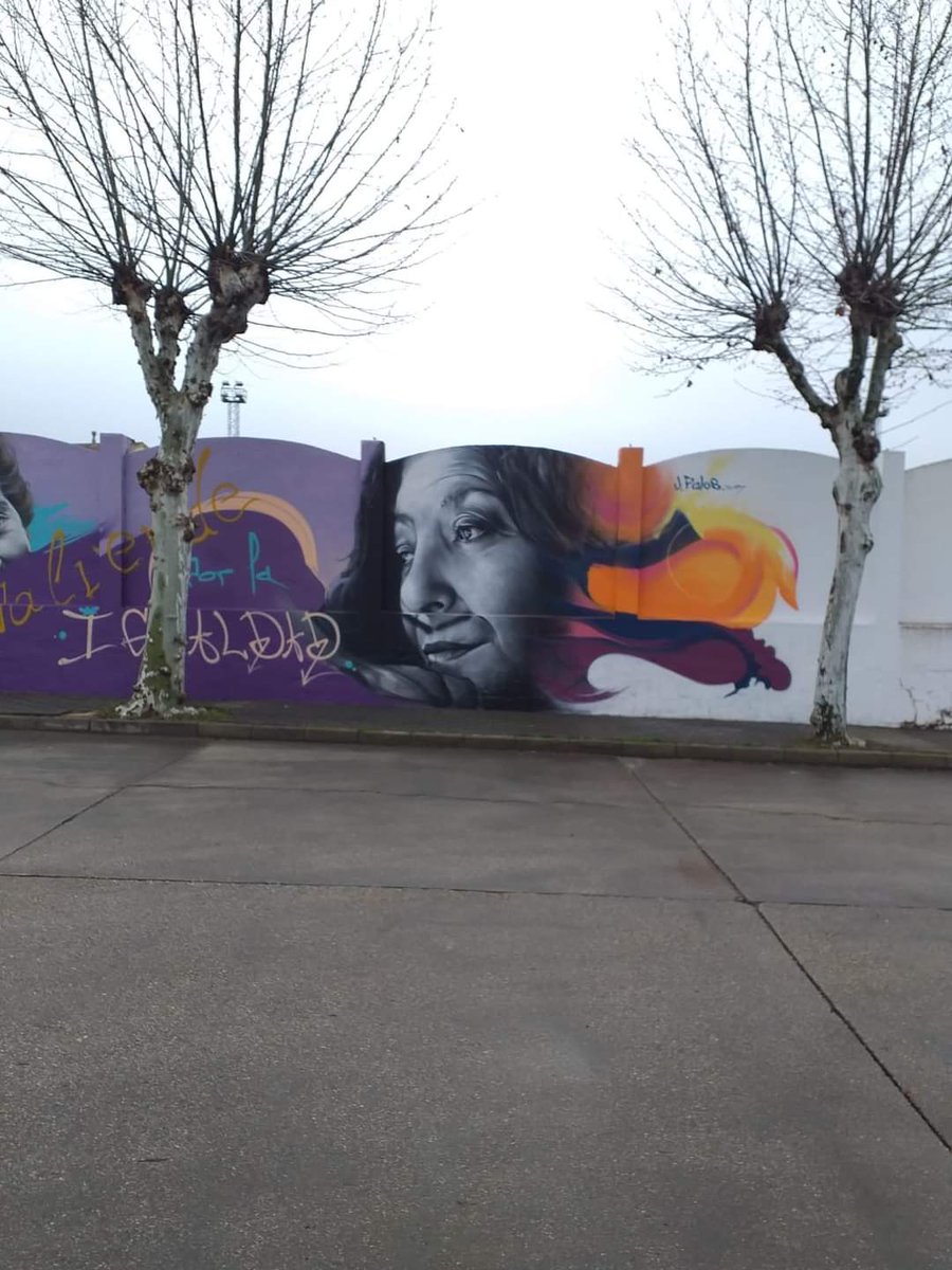 LuisaLlanes5's tweet photo. Agredir un mural por la igualdad es signo de incultura,desprecio a la libertad y la democracia. Si te jode que esté, me alegro,porque habrá seguramente muchos más para que te jodas aún más. Esto ha ocurrido en mi pueblo Valverde del Camino #8M2022 . https://t.co/kHfJ3G2kql
