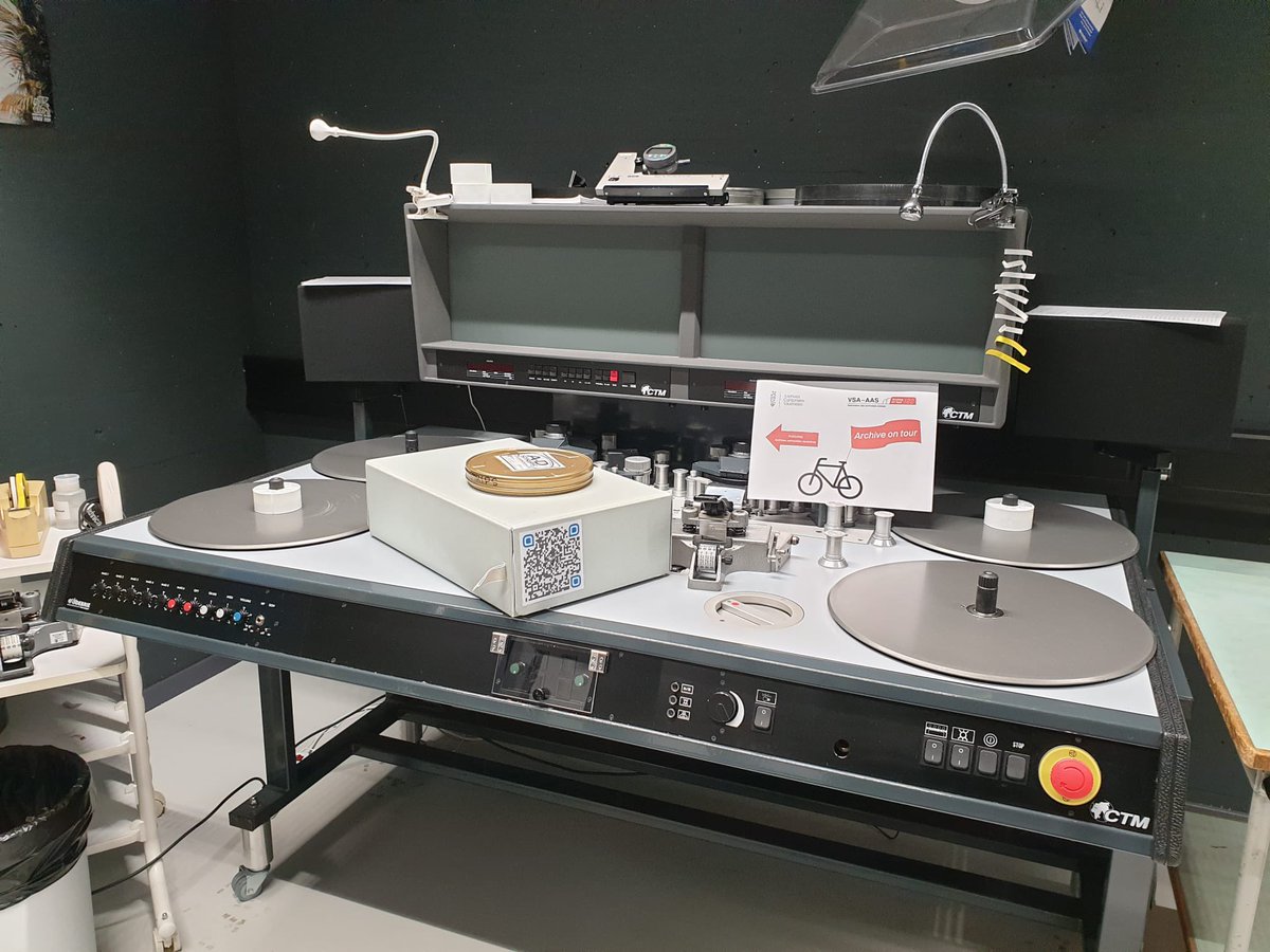 cinemathequech's tweet photo. La boîte du centenaire de @vsa_aas en balade dans notre Centre de recherche et d'archivage à Penthaz avant son départ pour la @sapa_swiss ! https://t.co/rO3AHLpb8U