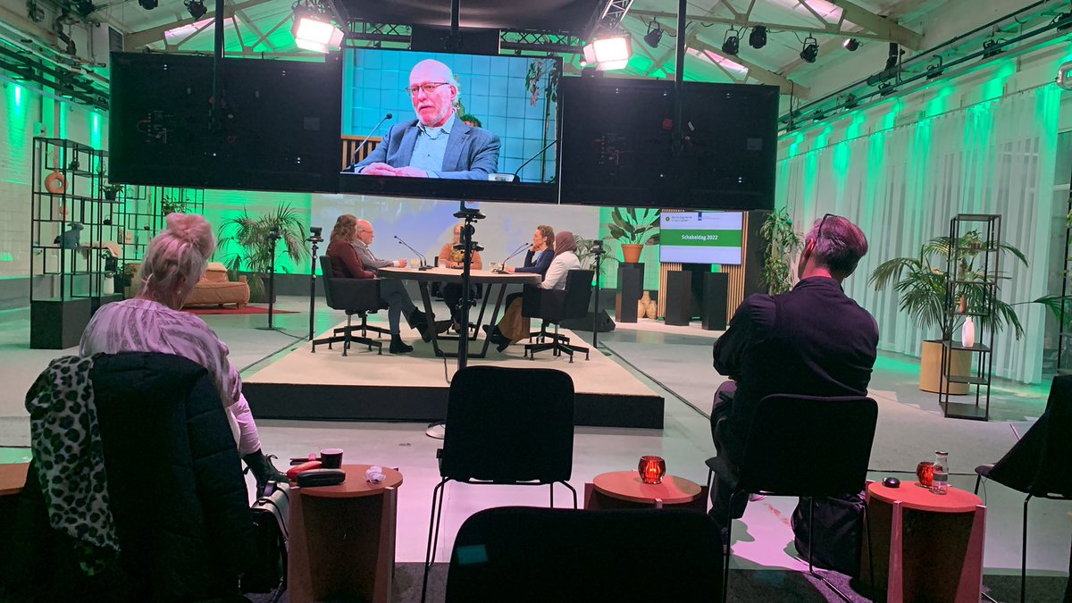 Zo meteen mag ik het podium op bij de #schakeldag namens @AandeslagOw, om te spreken over implementatie. Leuk!