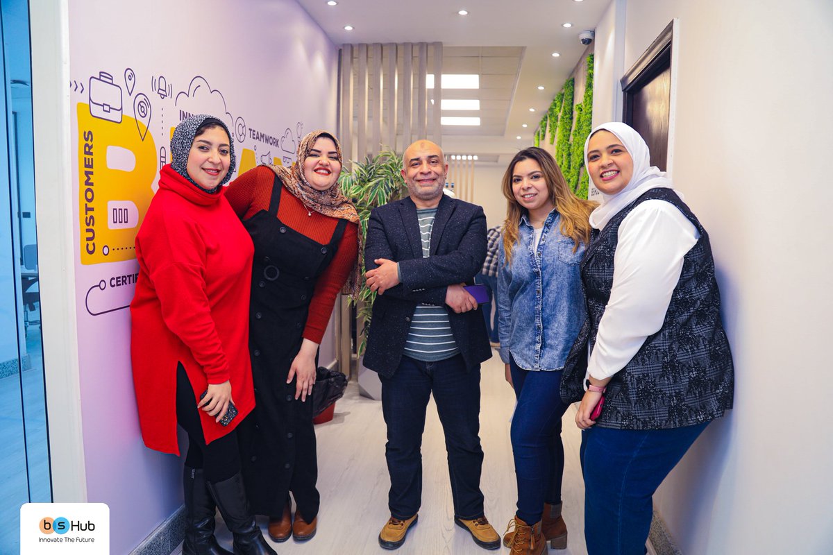 BSHub_sa's tweet photo. في حدث مميز بفقرات موسيقية متنوعة بمقر الشركة الجديد، احتفل فريق عمل بي إس هب - إحدى شركات مجموعة ��يليت - بالانتقال إلى مكتب جديد بتسهيلات وظروف عمل أفضل نثق أنها ستكون حافزًا هامًا.
للانضمام إلى فريق عمل بي إس هب ارسل لنا سيرتك الذاتية على joinus@bshub.com 
#bshub #teamwork https://t.co/0qeSLGcGgY